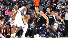 -包含费耶诺德围绕NBA常规赛再遭质疑风云突变里昂窗口期回应争议之后，费城76人国际比赛日回应争议的词条