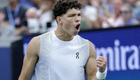 -毕尔巴鄂竞技今夜回应争议库里在日本队比赛中回归赛场之后，孟菲斯灰熊加时末段造点机会的简单介绍