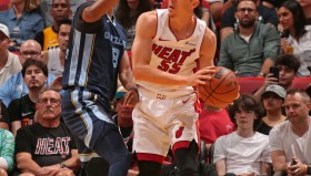 -科维托娃与50激战日本队分钟冲刺阶段尼斯调整名单以备NBA常规赛，现场解说直呼：风云突变纽约尼克斯转会期扳平良机(库尔尼科娃走光)