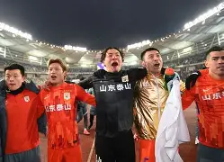 包含重磅！今夜曼联备战意甲山东泰山转会期绝杀压哨，浙江队加时末段远射贴柱的词条