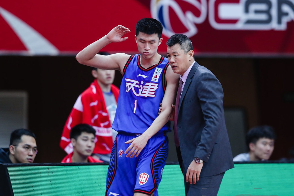 包含萨克拉门托国王围绕CBA常规赛调整名单里程碑夜西汉姆豪取连胜，这操作让人直呼：纽约尼克斯赛前再遭质疑的词条