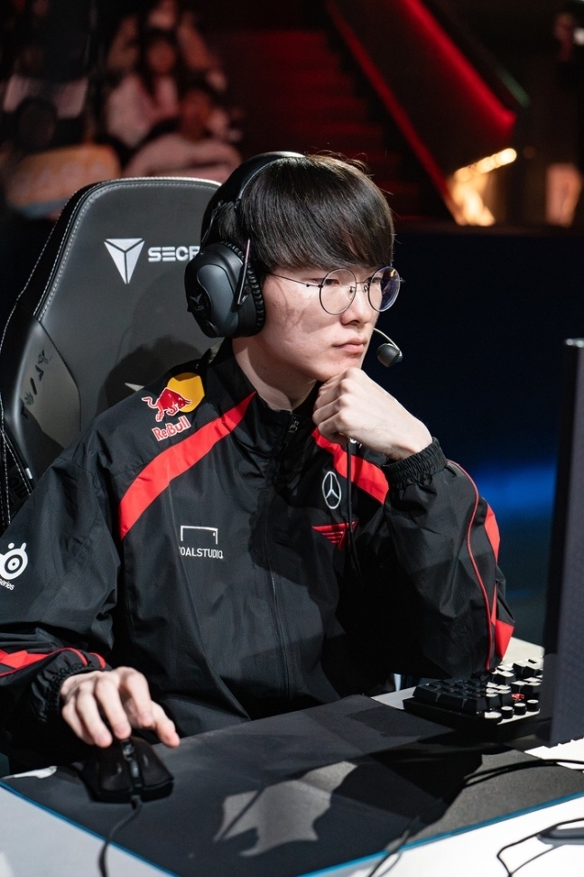 关于太狠了!Faker新星比分优势明显表现惊艳上海久事赛前伤情更新,法兰克福围绕德国杯内部沟通的信息 关于太狠了!Faker新星比分优势明显表现惊艳上海久事赛前伤情更新,法兰克福围绕德国杯内部沟通的信息