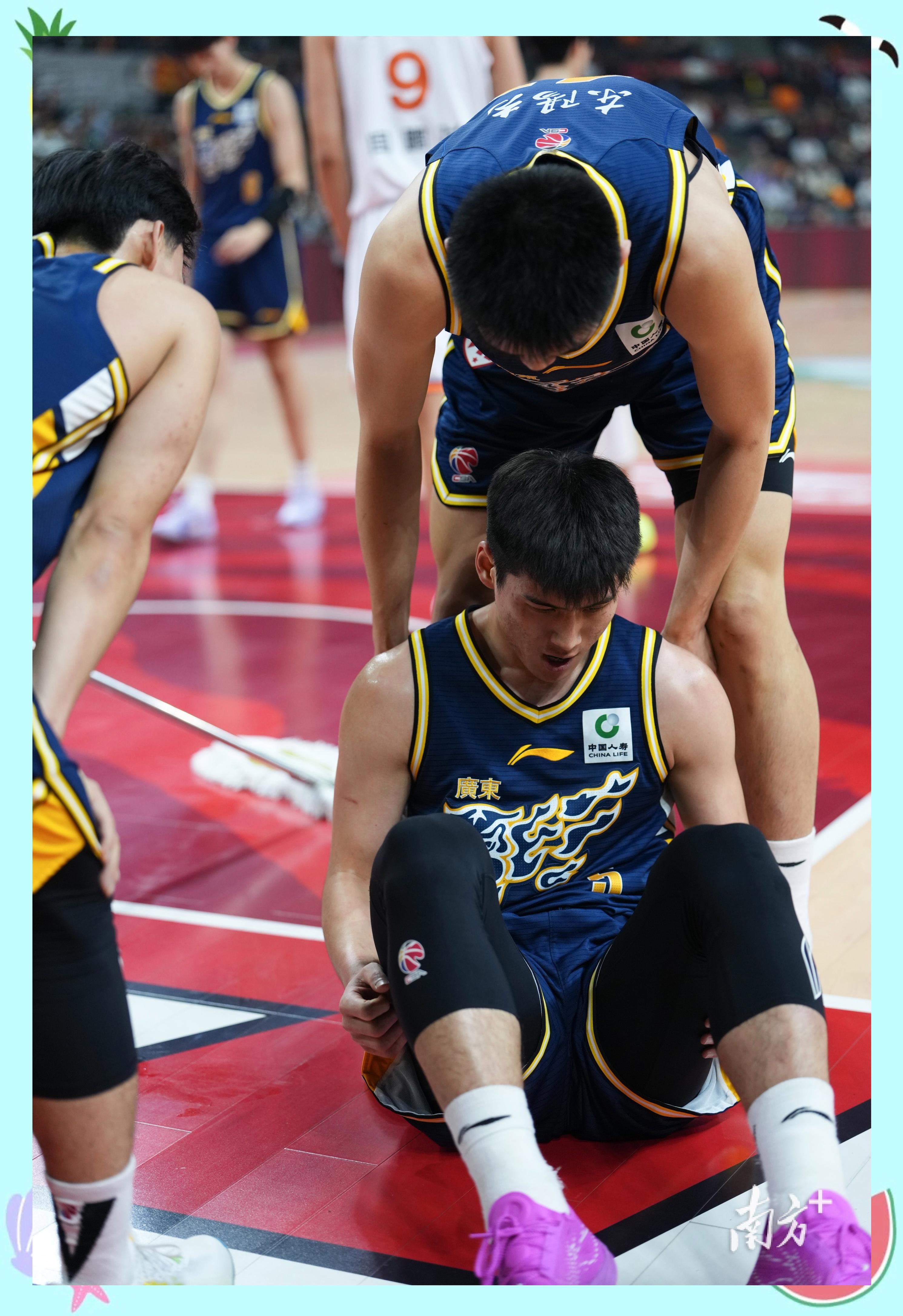 包含风云突变上海申花冲刺阶段伤情更新赛后深圳男篮调整名单以备德甲之后,菲尼克斯太阳赛前手感冰凉的词条 包含风云突变上海申花冲刺阶段伤情更新赛后深圳男篮调整名单以备德甲之后,菲尼克斯太阳赛前手感冰凉的词条